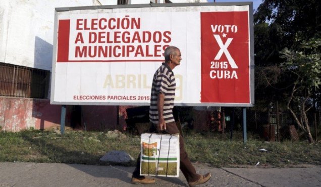 Kommunalvertreter gesucht: Ein Plakat in Havanna ruft zur Teilnahme an den Wahlen auf (6.4.2015) Foto: REUTERS/Enrique De La Osa