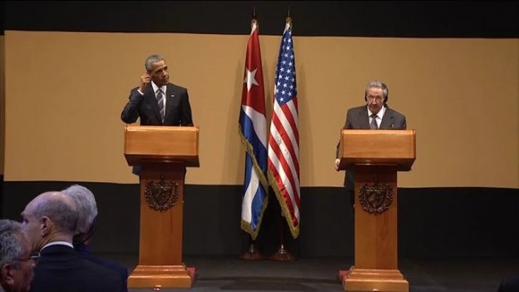 Obama-y-Raúl-en-conferencia-de-prensa-580x326